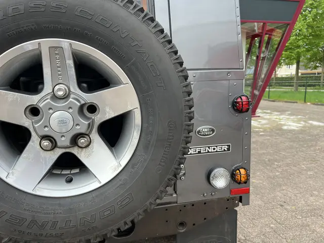 Land Rover Defender 2.2 D HT 110" SE 2015 Diesel 6