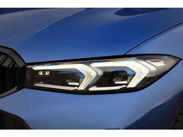 BMW 3 Serie Touring 330e M-Sport 2022 Hybride Benzine 50