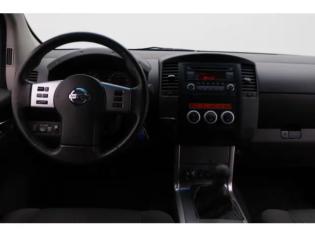 Nissan Navara 2
