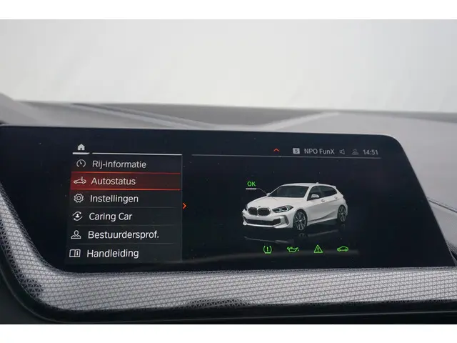 BMW 1 Serie 5-deurs M135i xDrive 2025 Benzine 32