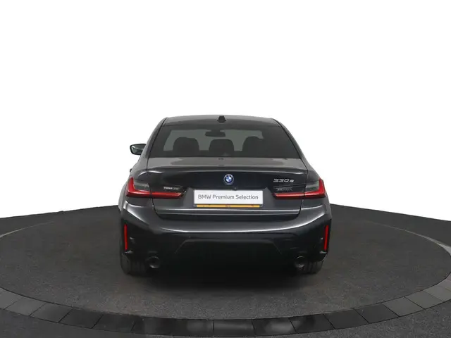 BMW 3 Serie 330e 2024 Hybride Benzine 64