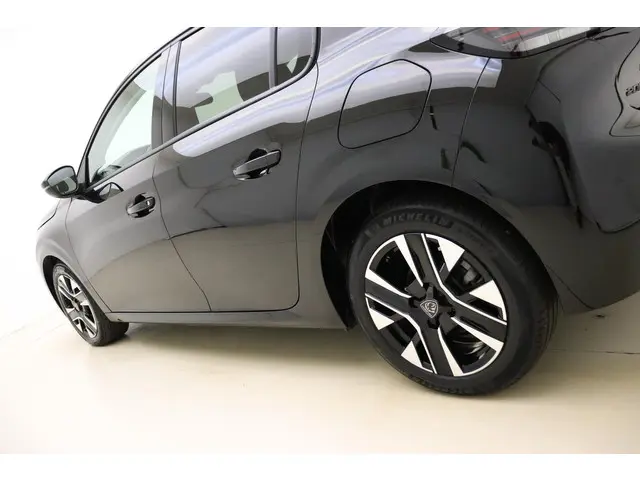 Peugeot 208 Hybrid 100 e-DCS6 Allure 2024 Benzine 16