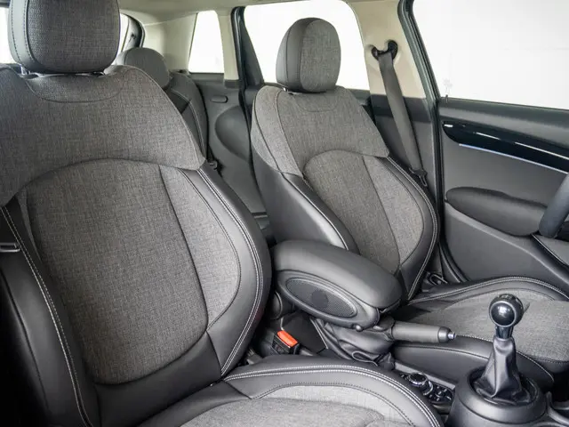 MINI 5-Deurs One Business Edition 2021 Benzine 8