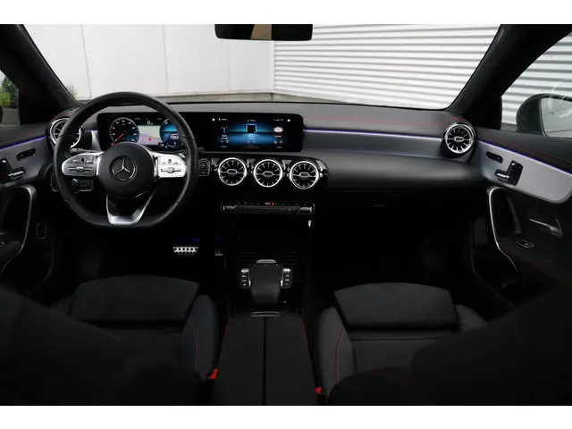 Mercedes-Benz CLA 200 164PK AMG Night Aut. 2020 Benzine 70