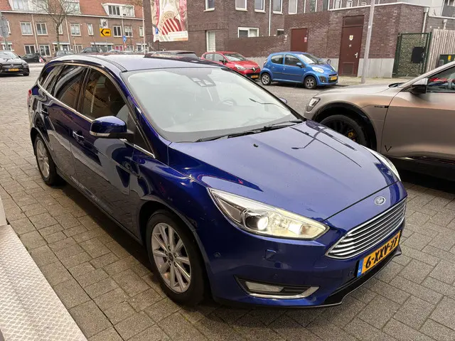 Ford Focus Wagon 1.5 Titanium Edition 2014 Benzine 6