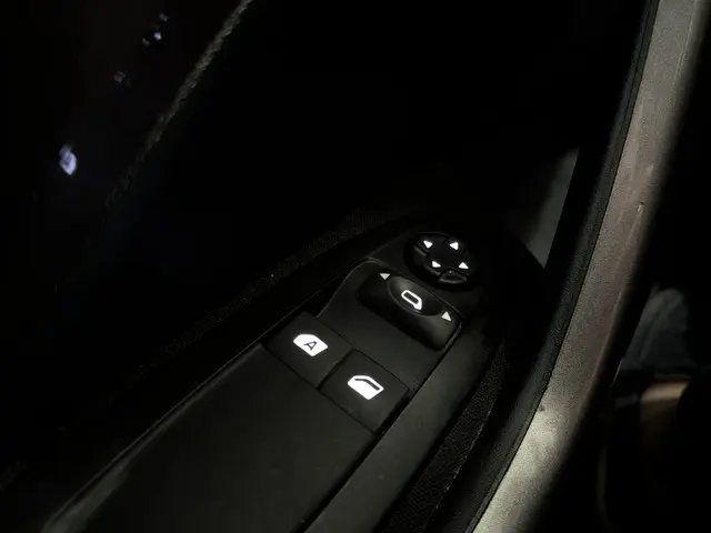 Peugeot 2008 1.2 PureTech Active 2015 Benzine 16