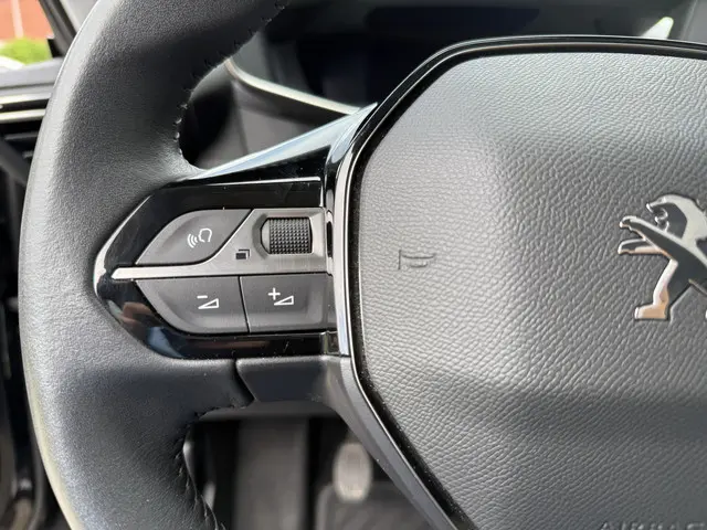 Peugeot 2008 1.2 PureTech Allure Pack 2022 Benzine 17