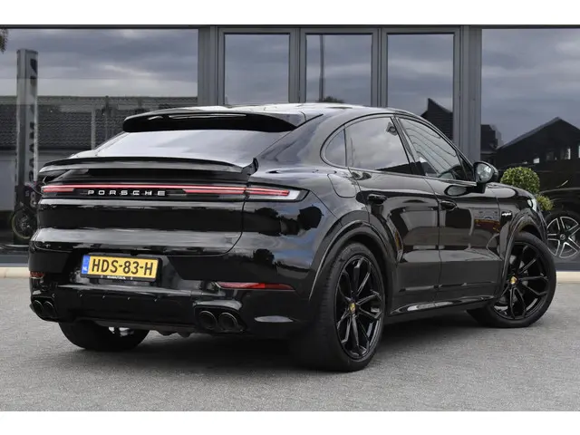 Porsche Cayenne Coupé 3.0 E-Hybrid 2024 Hybride Benzine 6