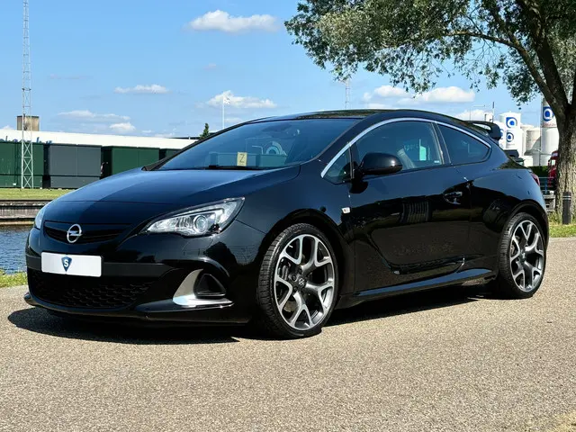 Opel Astra GTC 2.0 Turbo OPC | Recaro | 20inch 2018 Benzine
