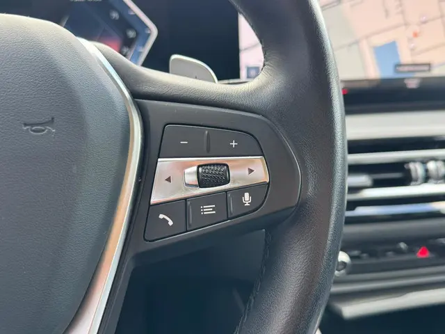 BMW 3 Serie Touring 318i 2023 Benzine 44