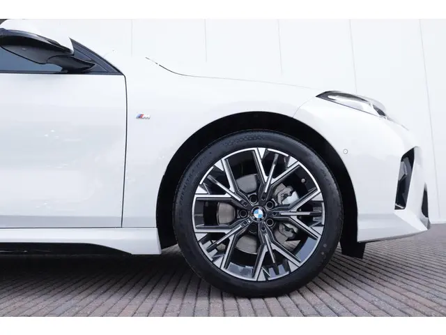 BMW 1 Serie 120 M Sport Design Edition 2025 Benzine 5