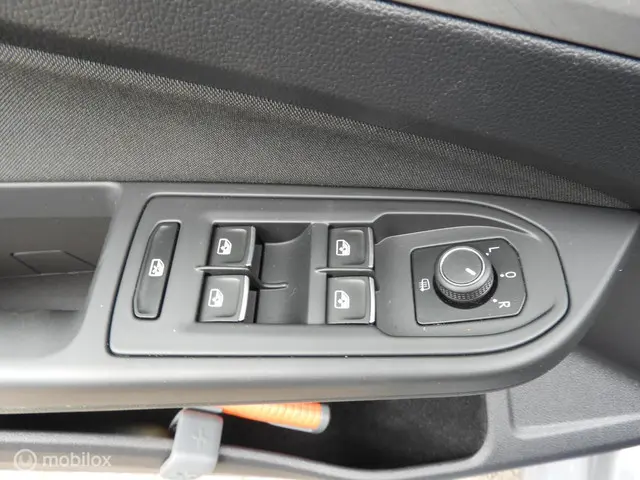 Volkswagen Golf 1.0 eTSI Life 2022 Benzine 20