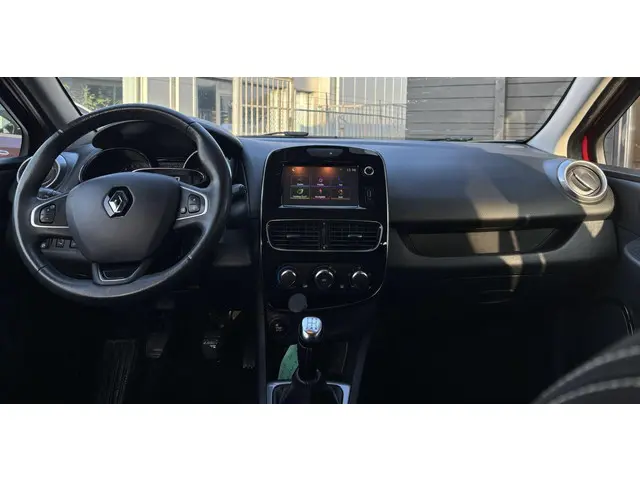 Renault Clio Estate 0.9 TCe Limited 2017 Benzine 12