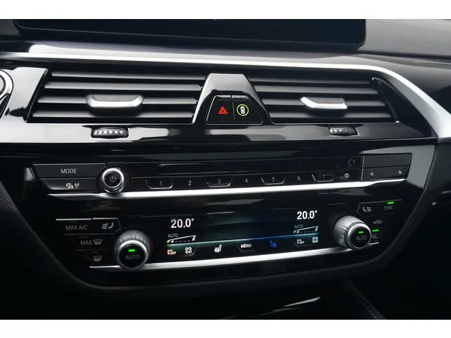 BMW 5 Serie Sedan M550i xDrive 2021 Benzine 14