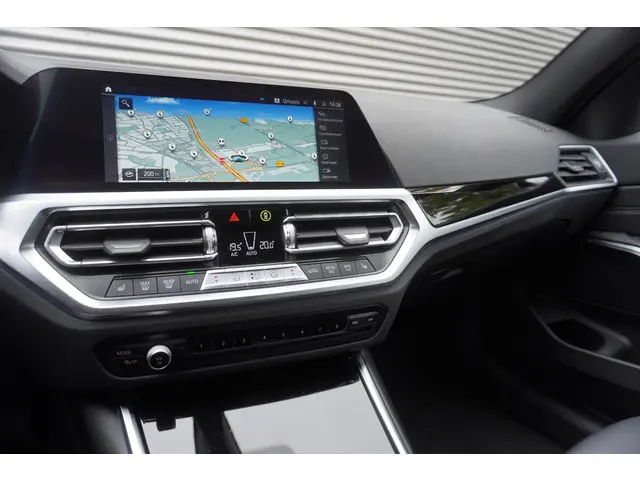 BMW 3 Serie Touring 330e 2021 Hybride Benzine 11