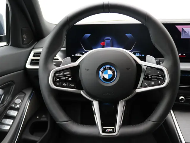 BMW 3 Serie Touring 330e 2025 Hybride Benzine 7