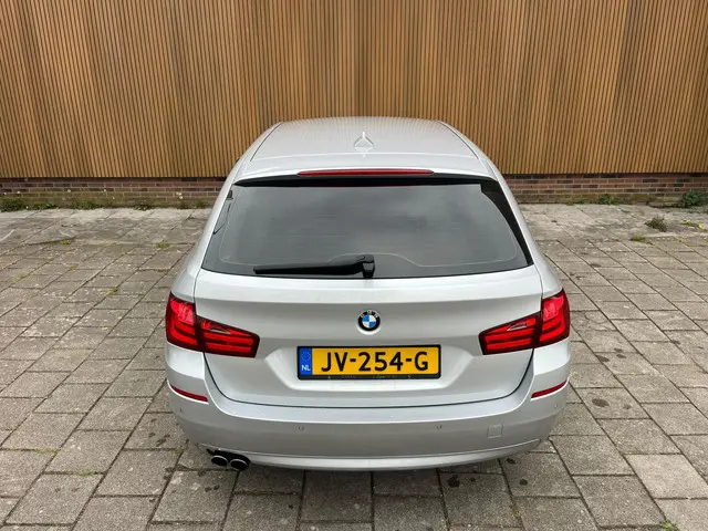 BMW 5 Serie Touring 520i Executive 2013 Benzine 10