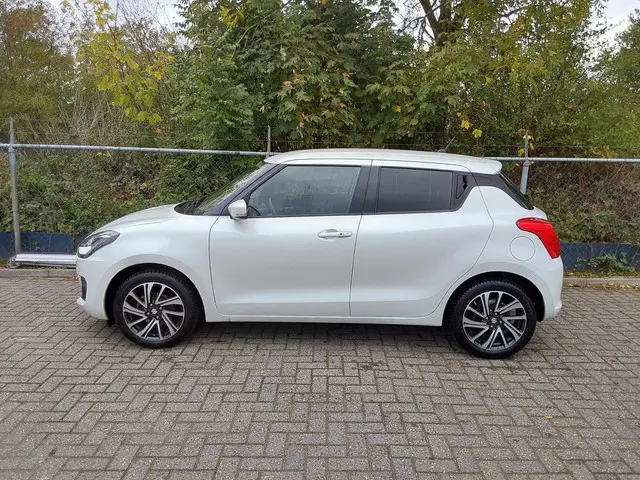Suzuki Swift 1.2 Style Smart Hybrid 2023 Hybride Benzine 3