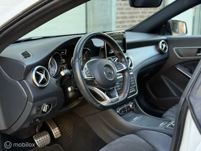 Mercedes-Benz CLA Shooting Brake 180 2015 Benzine 6
