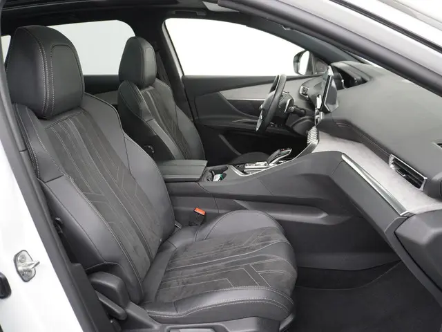 Peugeot 3008 1.6 HYbrid4 300 GT 2022 Hybride Benzine 39