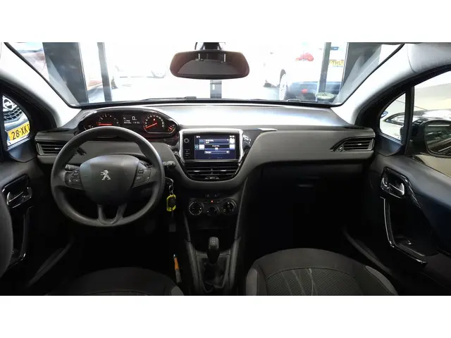 Peugeot 208 1.2 PureTech Blue Lease 2015 Benzine 6