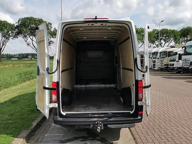 MAN TGE 3.140 2018 Diesel 12