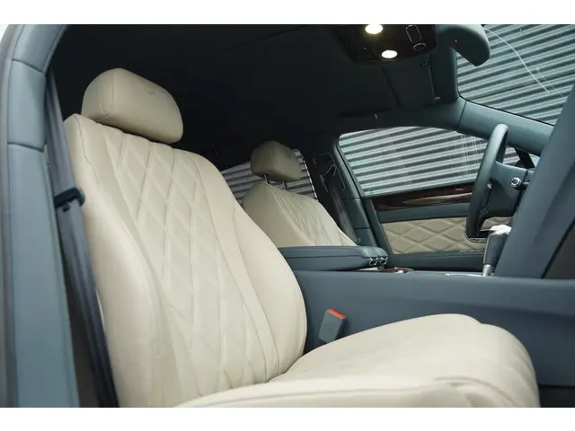 Bentley Flying Spur 6.0 W12 2016 Benzine 18