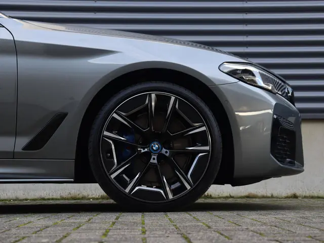 BMW 5 Serie Sedan 530e 2023 Hybride Benzine 6