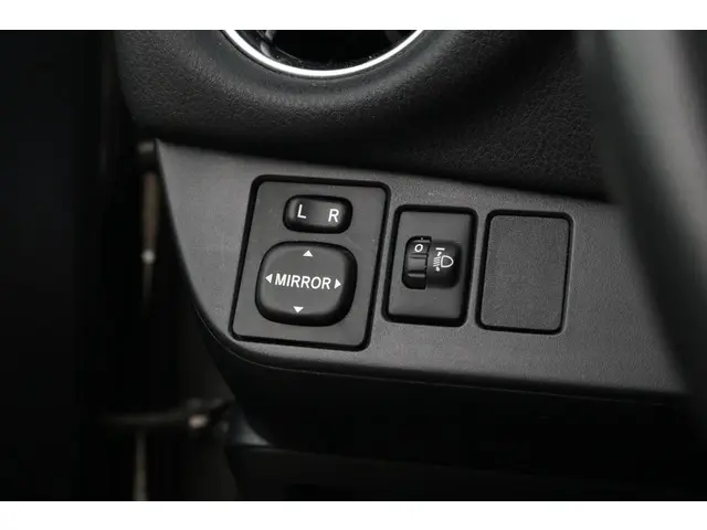 Toyota Yaris 1.5 Hybrid Executive 2017 Hybride Benzine 18