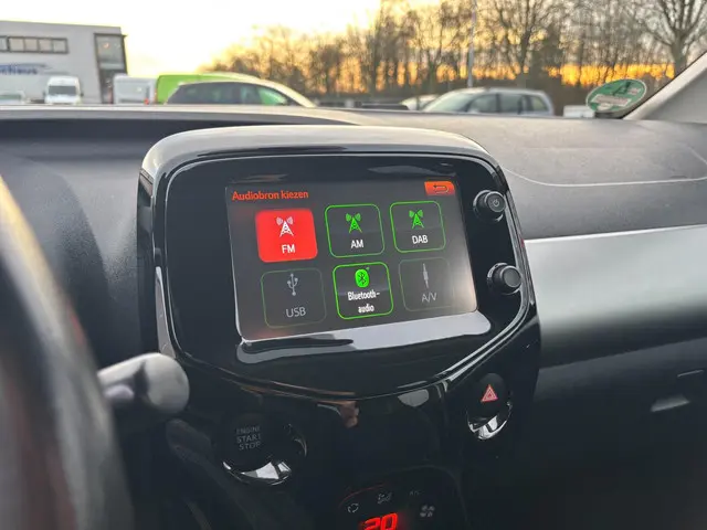 Peugeot 108 1.0 e-VTi Allure 2018 Benzine 15