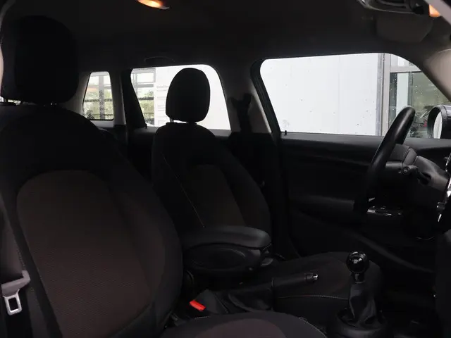 MINI Cooper 1.5 2019 Benzine 8