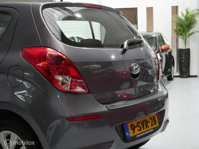 Hyundai i20 1.2i i-Deal 2013 Benzine 9