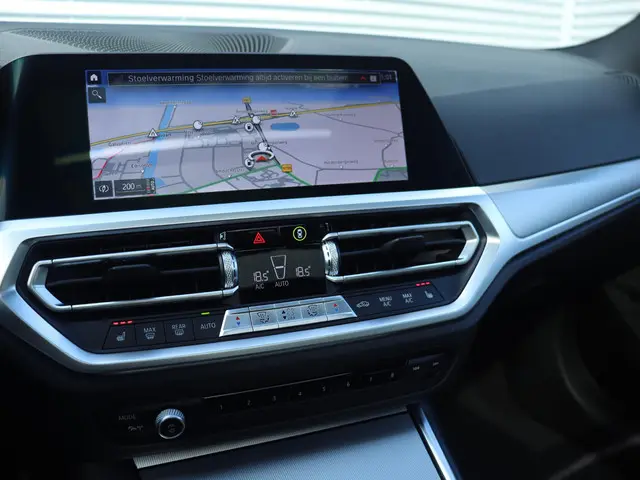 BMW 3 Serie Touring 320i 2021 Benzine 15