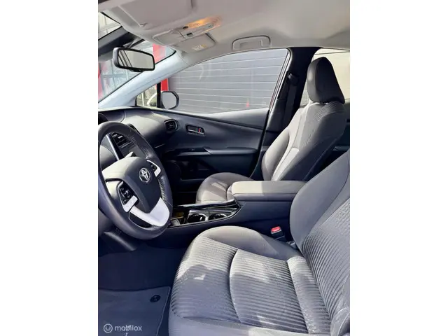 Toyota Prius 1.8 Dynamic 2017 Hybride Benzine 10
