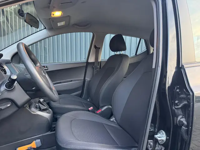 Hyundai i10 1.0i Comfort ( AIRCO + KM NAP ) 2018 Benzine 11