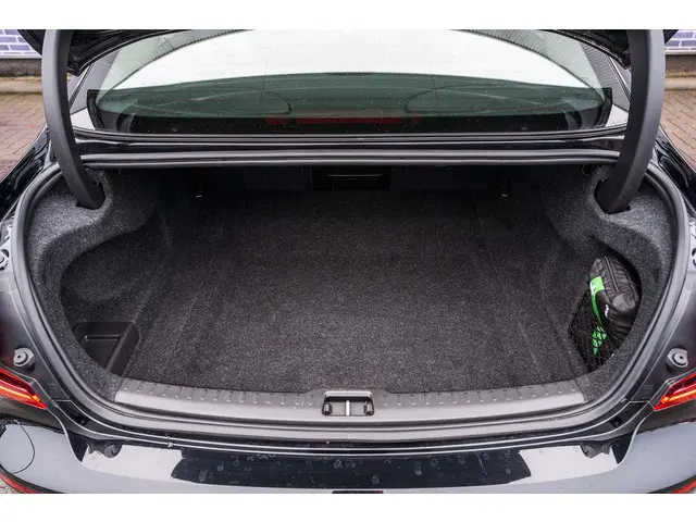 Volvo S60 B4 Ultimate Dark 2023 Benzine 36