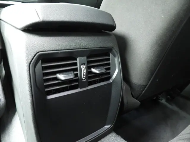 BMW 2 Serie Coupé 218i 2025 Benzine 32