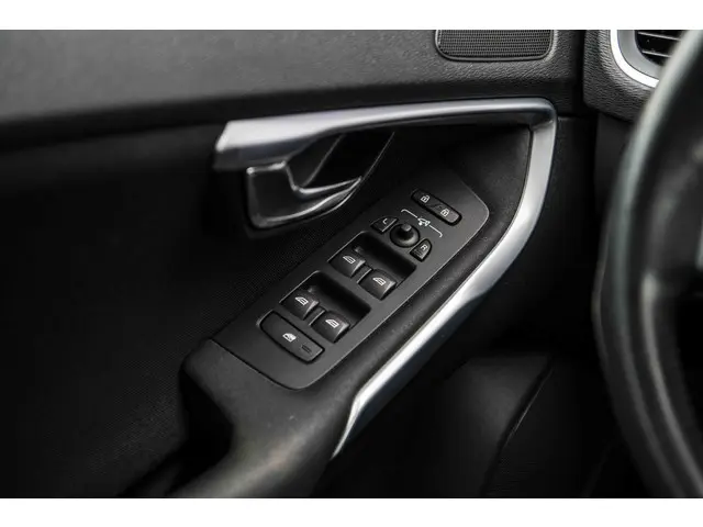 Volvo V40 1.6 T2 Momentum 2014 Benzine 18