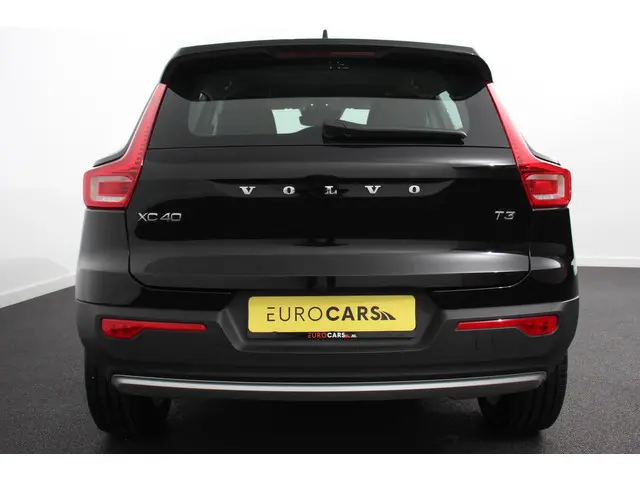Volvo XC40 3