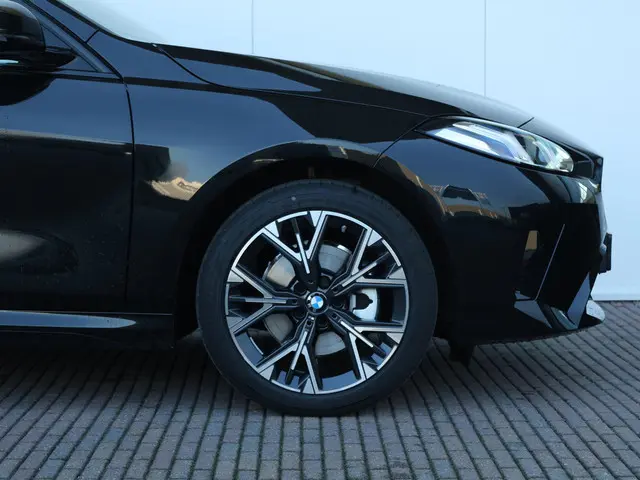 BMW 1 Serie 120 M Sport Design Edition 2025 Benzine 13