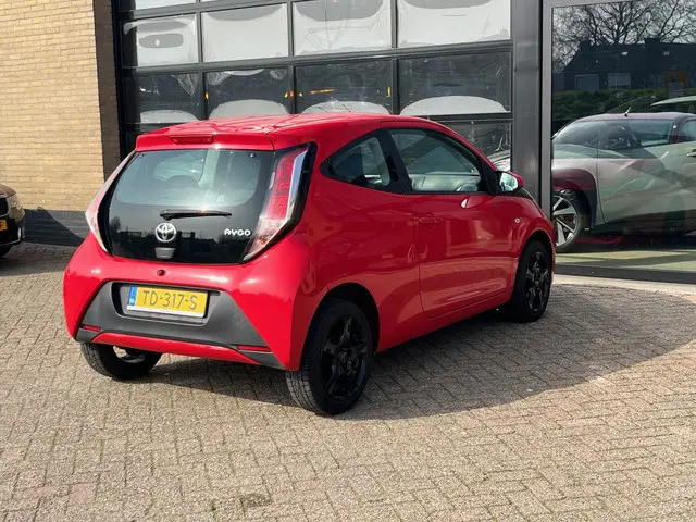 Toyota Aygo 1.0 VVT-i x , Airco, Led, Zuinig 2016 Benzine 9