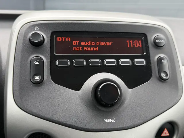 Toyota Aygo 1.0 VVT-i x-play 2014 Benzine 12