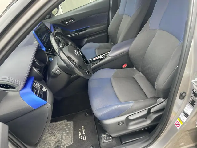 Toyota C-HR 1.8 Hybrid Bi-Tone Plus 2017 Hybride Benzine 6