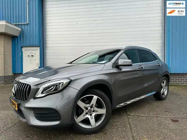 Mercedes-Benz GLA 200 Premium Plus 2017 Benzine