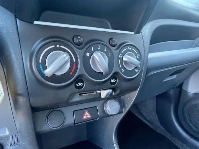 Suzuki Alto 1.0 Exclusive EASSS 2013 Benzine 13