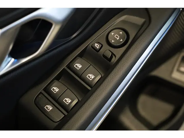 BMW 3 Serie Touring 320i 2025 Benzine 22