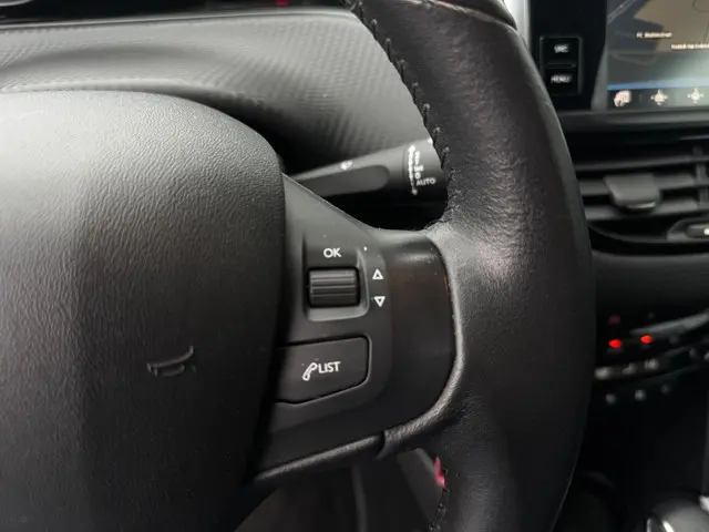 Peugeot 2008 1.2 PureTech Blue Lease Allure 2019 Benzine 26