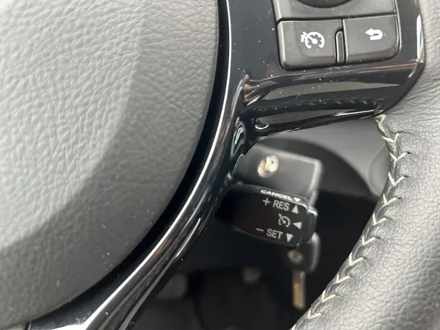 Toyota Yaris 1.5 VVT-i Executive 2019 Benzine 19