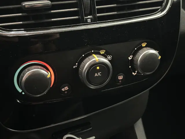 Renault Clio Estate 0.9 TCe 90 Limited 2018 Benzine 13
