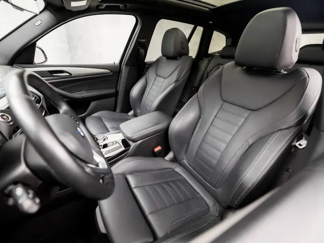 BMW X3 xDrive20i High Executive 2018 Benzine 16